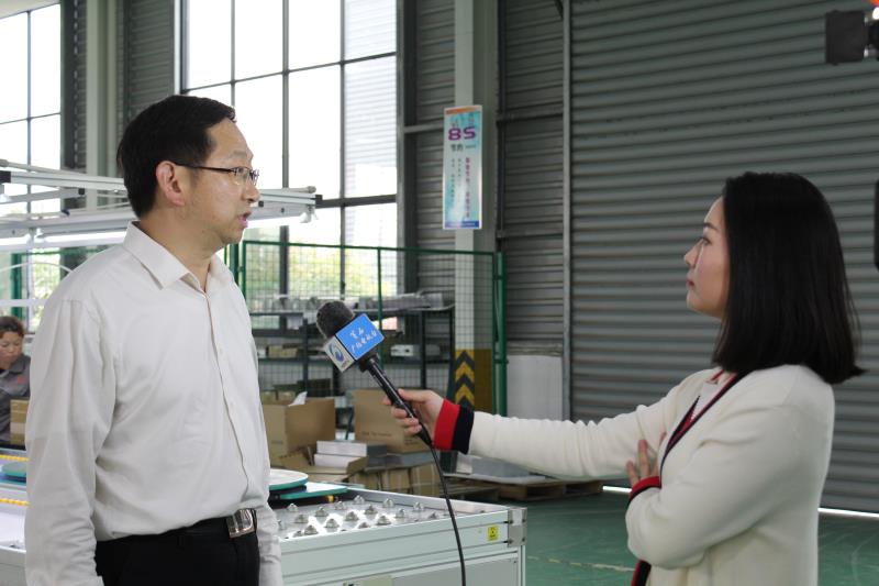 Warmly welcome leaders of Hubei Institute of Technology and Huangshi TV Station to visit our company again